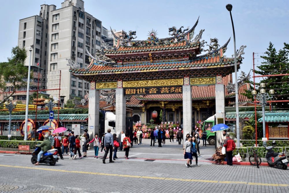 Taiwan's capital is a busy, modern city which still retains much of its Chinese heritage. Check out these 7 fun things to do in Taipei for the ultimate Taipei bucket list! | Taipei | Taiwan | Longshan Temple Taipei | Visit Taipei 101 | Visit Taiwan | Visit Taipei | #taipei #taiwan #longshantemple #taipei101 #visittaiwan #visittaipei