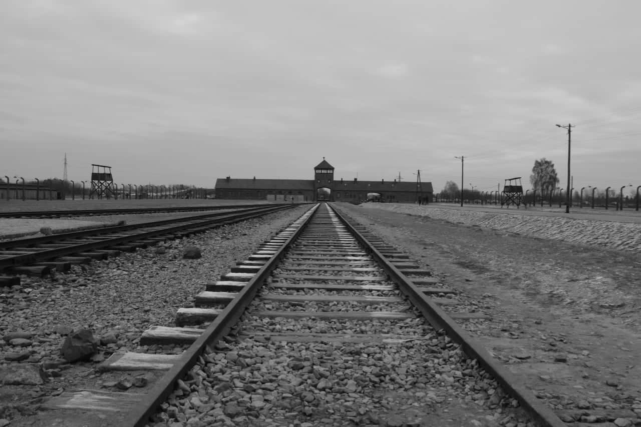 visit auschwitz