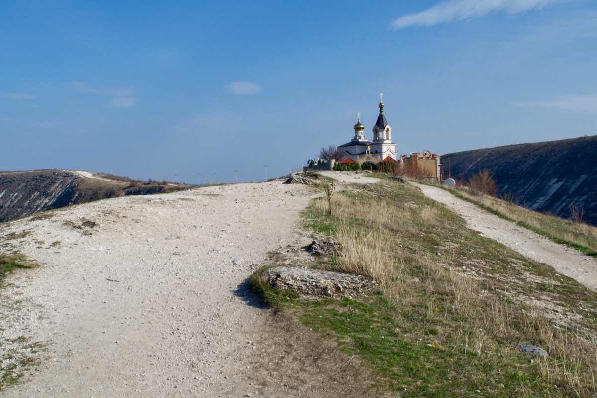 Discover the best tours in Moldova on an epic day trip from Chisinau to Tiraspol Transnistria and Orheiul Vechi monastery | Moldova travel guide | Visit Moldova | Moldova tours | What to do in Moldova | What to see in Moldova | Visit Transnistria | Transnistria tourism | Transnistria tours | #visitmoldova #visittransnistria #moldovatourism #moldova