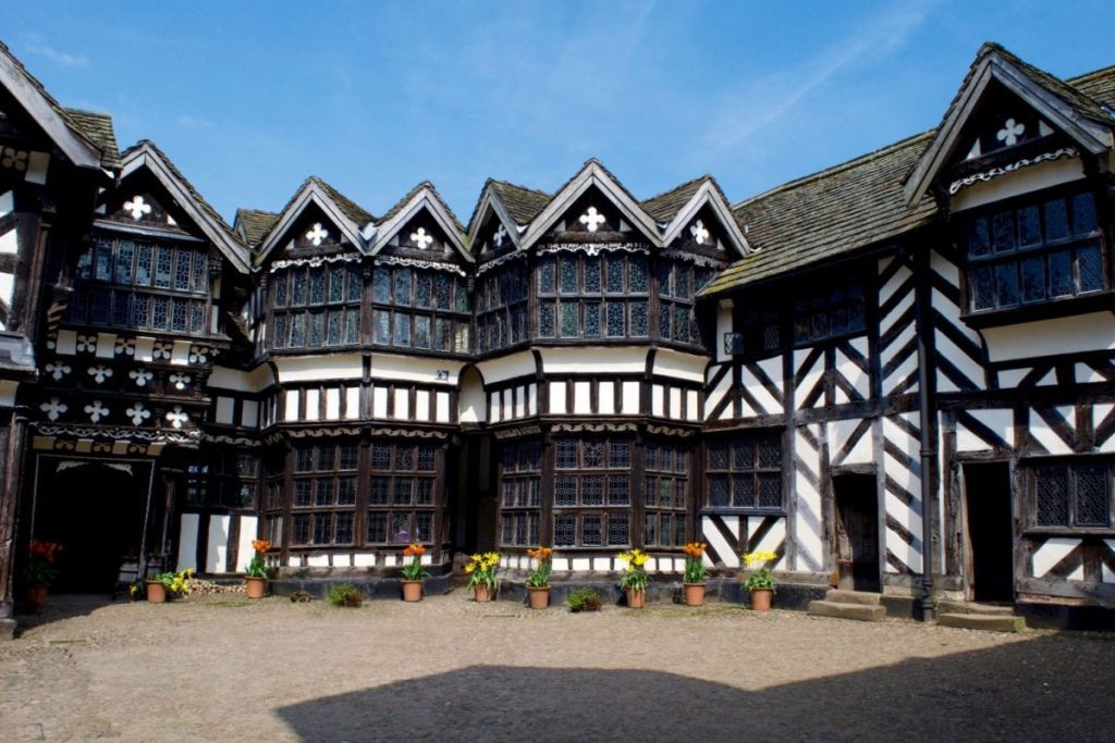 Little Moreton Hall: A Tudor timewalk - Reading the Book Travel